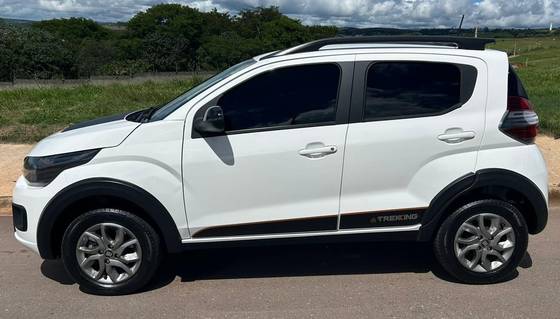FIAT MOBI 1.0 FIREFLY FLEX TREKKING MANUAL